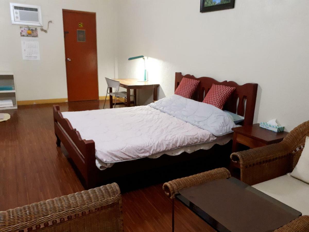 Minine Guesthouse Silang Exterior foto