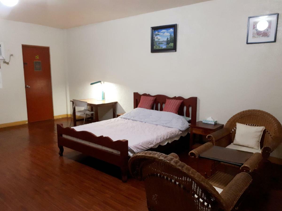 Minine Guesthouse Silang Exterior foto