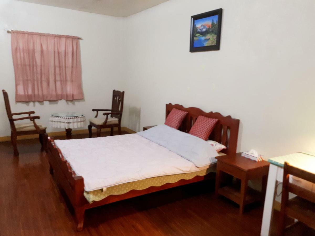 Minine Guesthouse Silang Exterior foto
