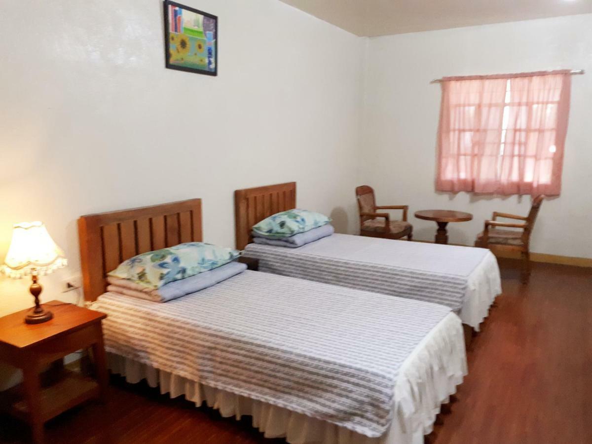 Minine Guesthouse Silang Exterior foto