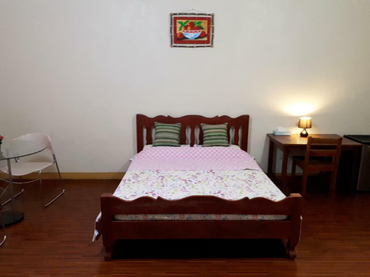 Minine Guesthouse Silang Exterior foto