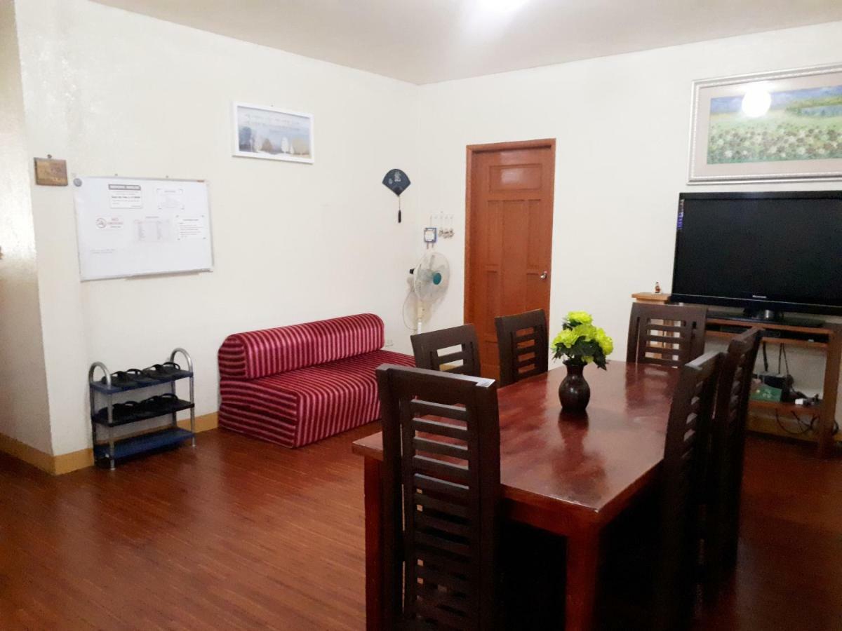 Minine Guesthouse Silang Exterior foto